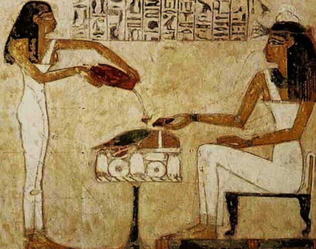 Arte egípcia mostrando mulheres servindo cerveja