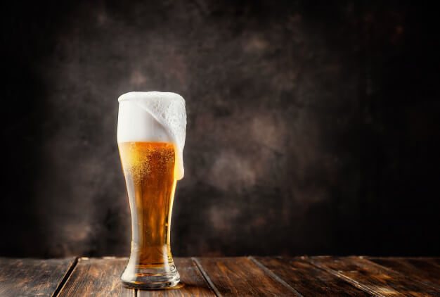 Você sabe a diferença entre chopp e cerveja? 5 O colarinho é um item obrigatório ao servir