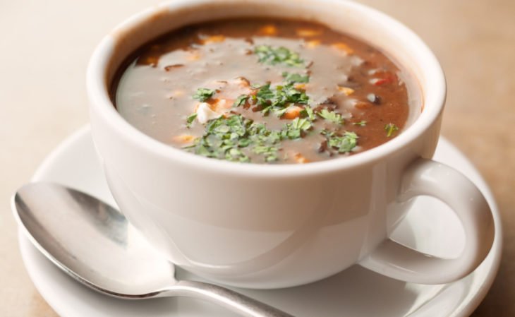 O que combina com a cerveja Cascahell da Providência? 1 caldo de feijão com cascahell