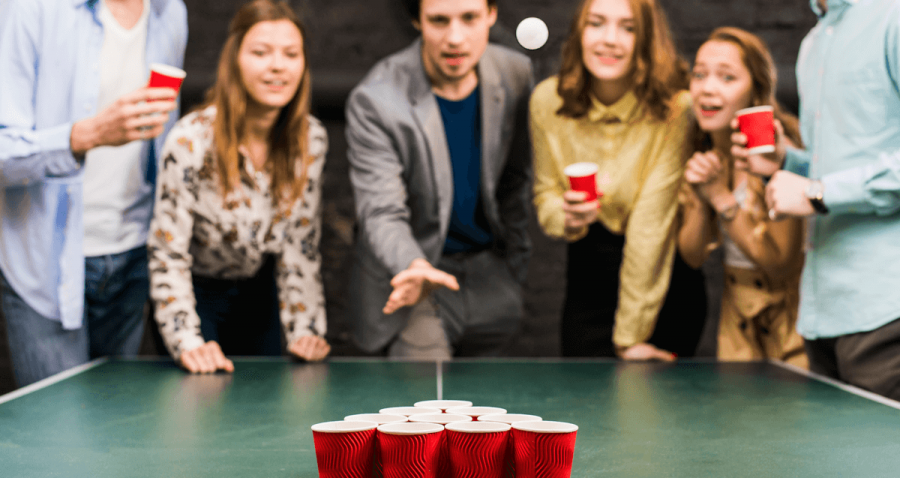 10 brincadeiras para beber com os amigos e tornar qualquer festa memorável